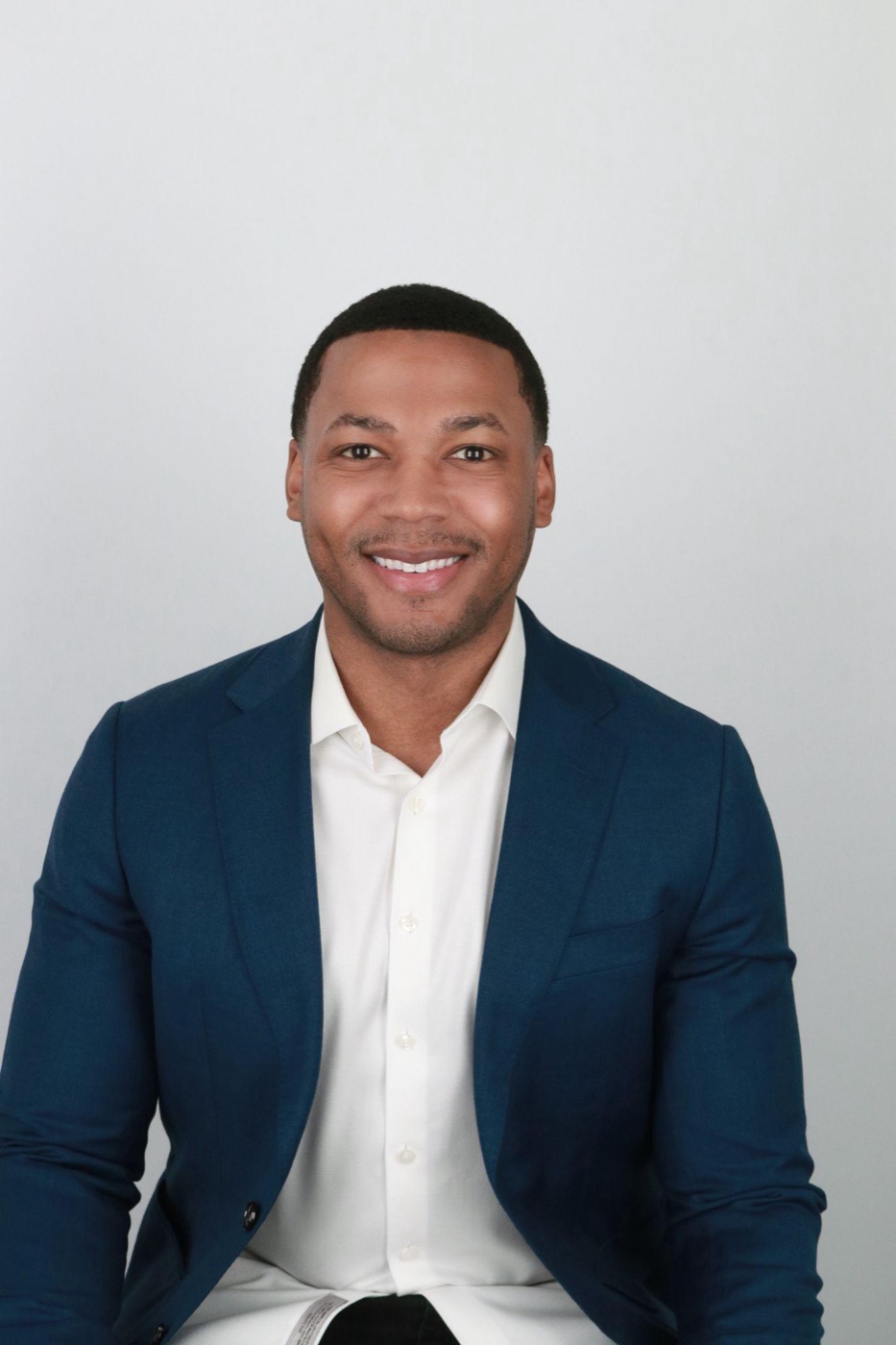 Office professional completing a guided headshot session