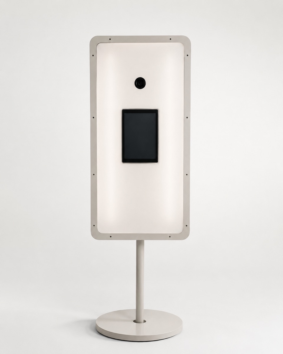 S1. Compact, single-wall, year-round headshot station.
